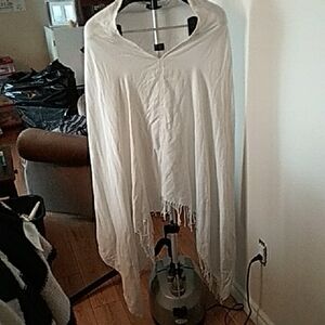 Fattorseta White Shawl with Fringe OS